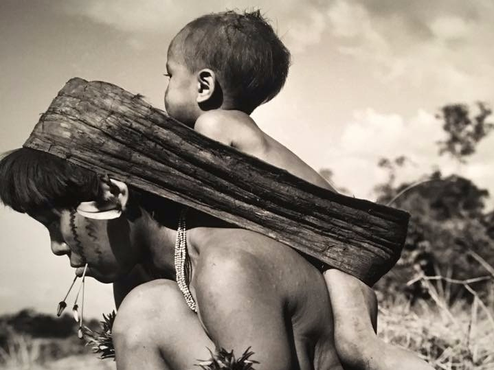 Como carregar seu bebê com aconchego e conforto