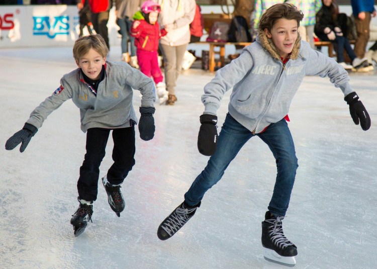 ice-skating-235547_1920.jpg